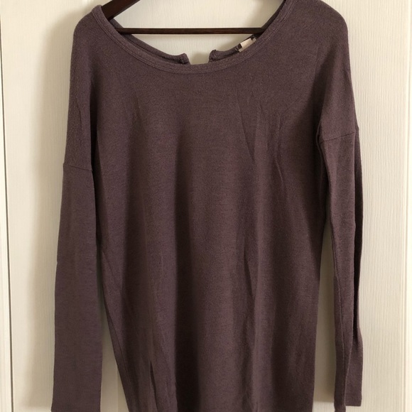 Purple top with tie detail in the back - Picture 2 of 3